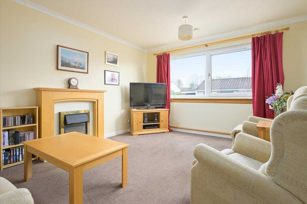 Property photo 2 of 19 Lounge