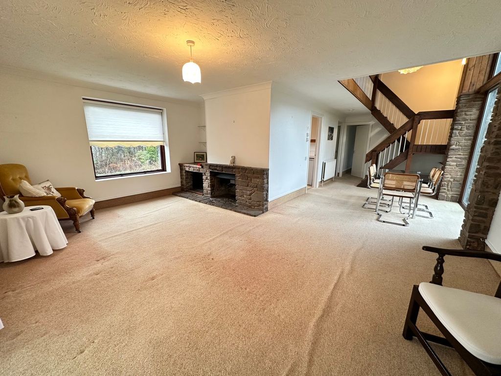 Property photo 2 of 26