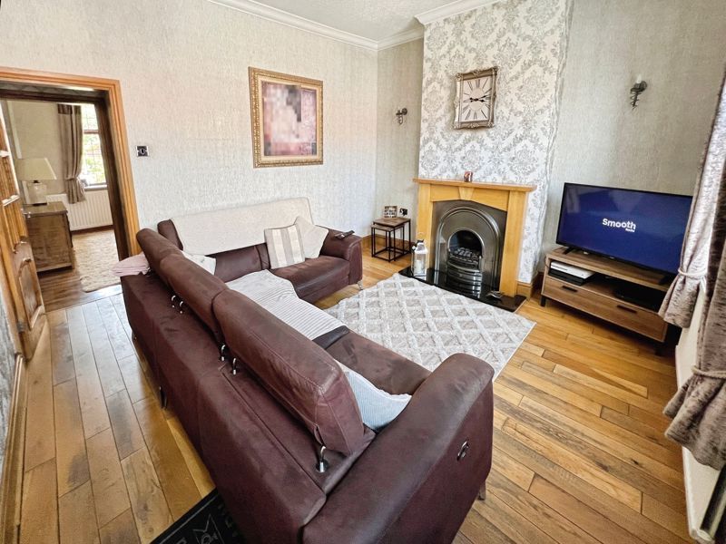 Property photo 3 of 18 Lounge