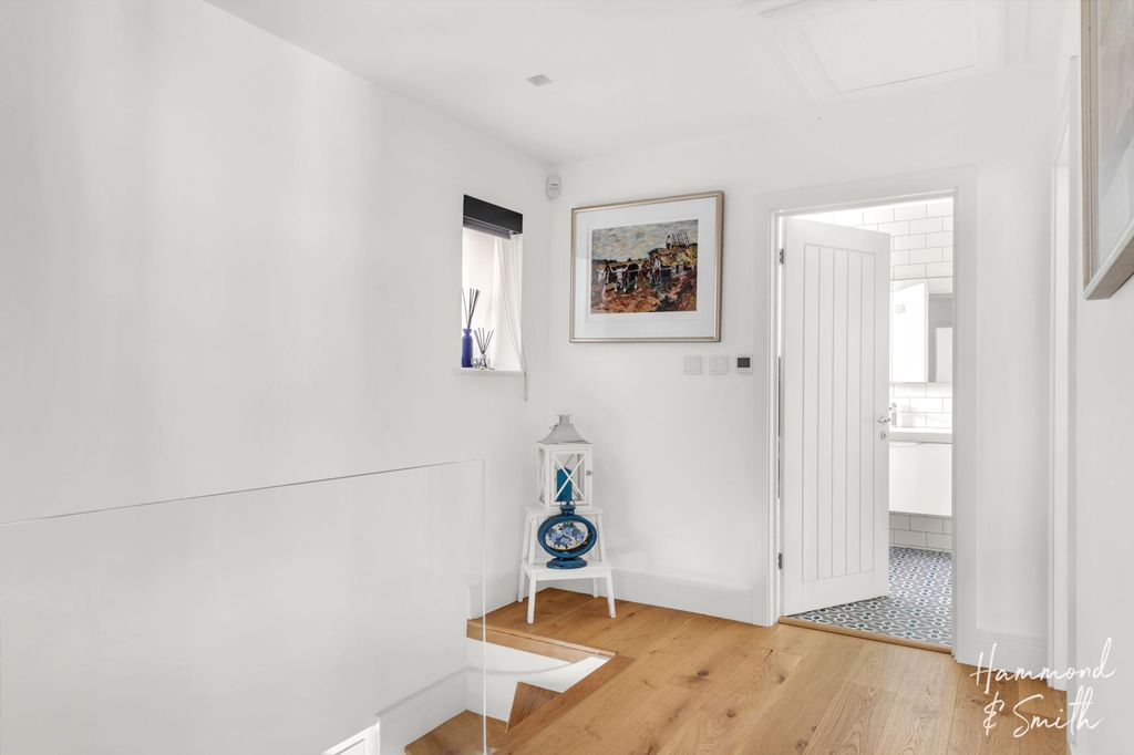 Additional image 7 of 4 bed detached house for saleKendal Avenue, Epping CM16