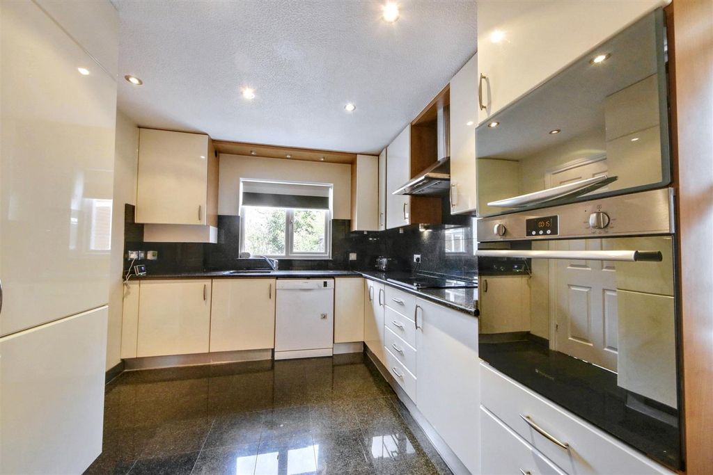 Property photo 1 of 13 Kitchen.Jpg