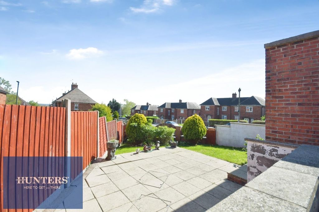 Property photo 2 of 20 Side Garden 01.Jpg