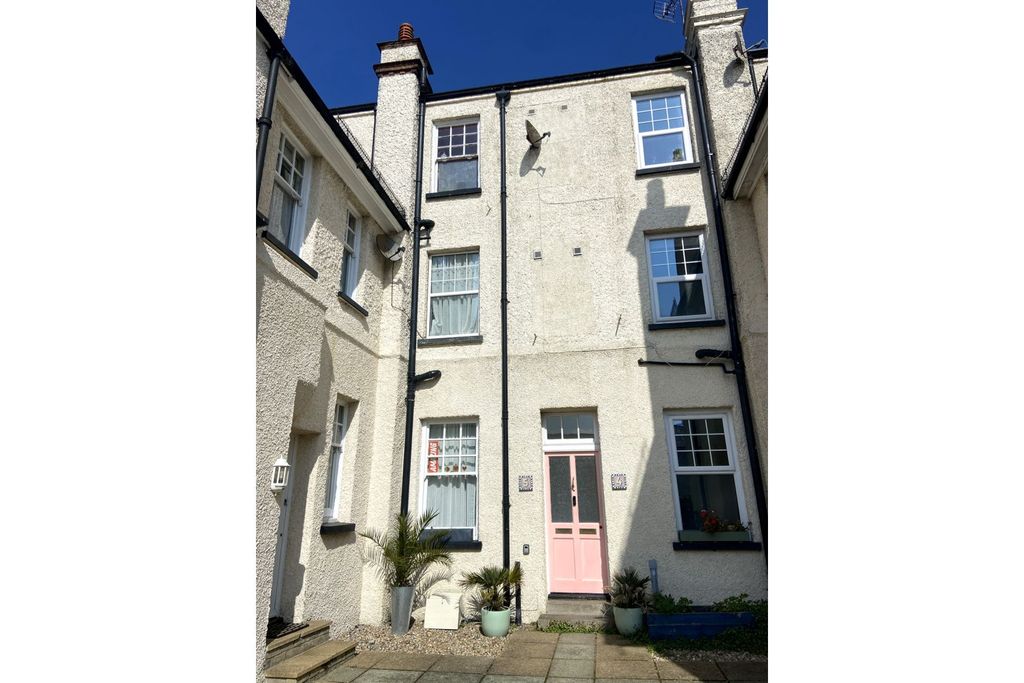 Property photo 2 of 26
