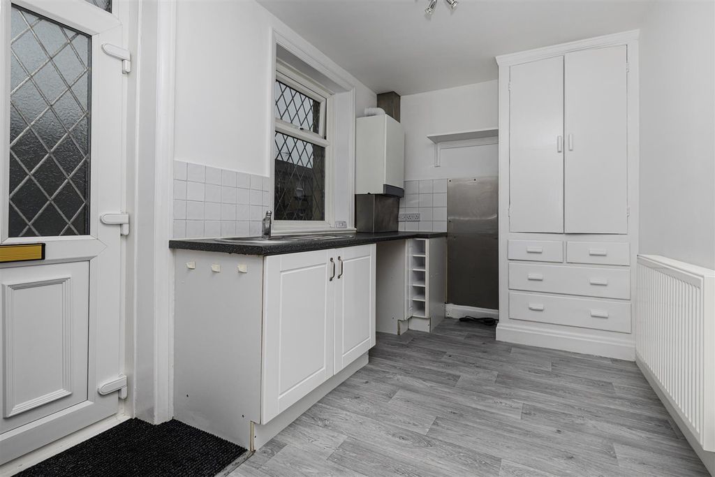 Property photo 3 of 23 Kitchen/Diner