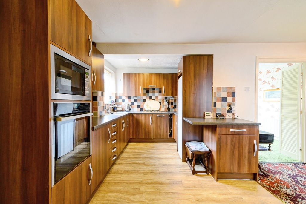 Property photo 3 of 17 Photo