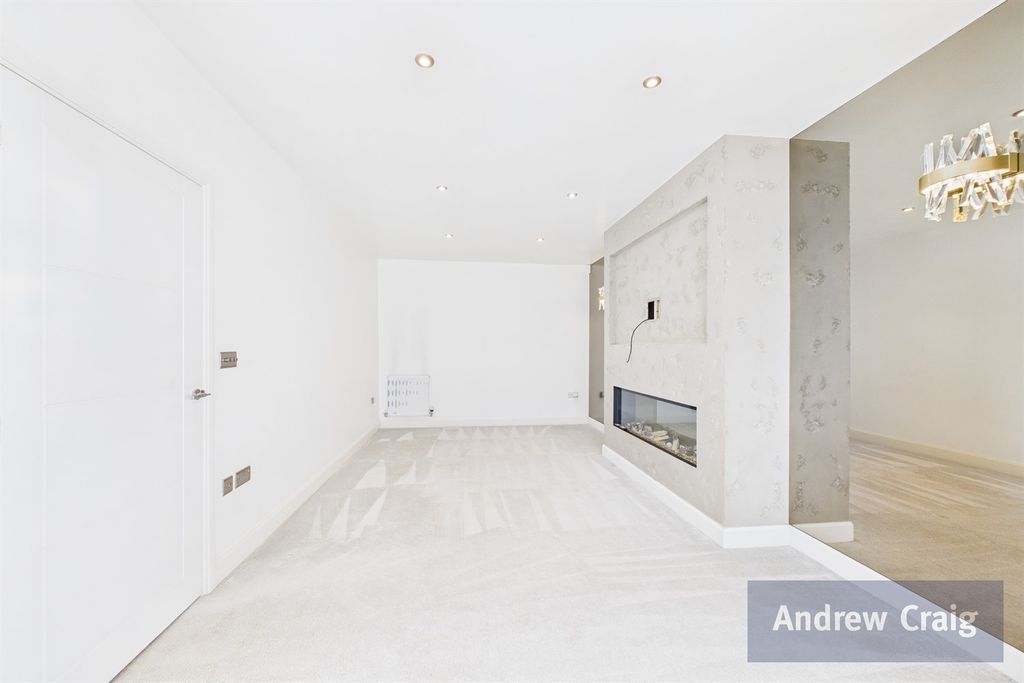 Property photo 2 of 16 Lounge