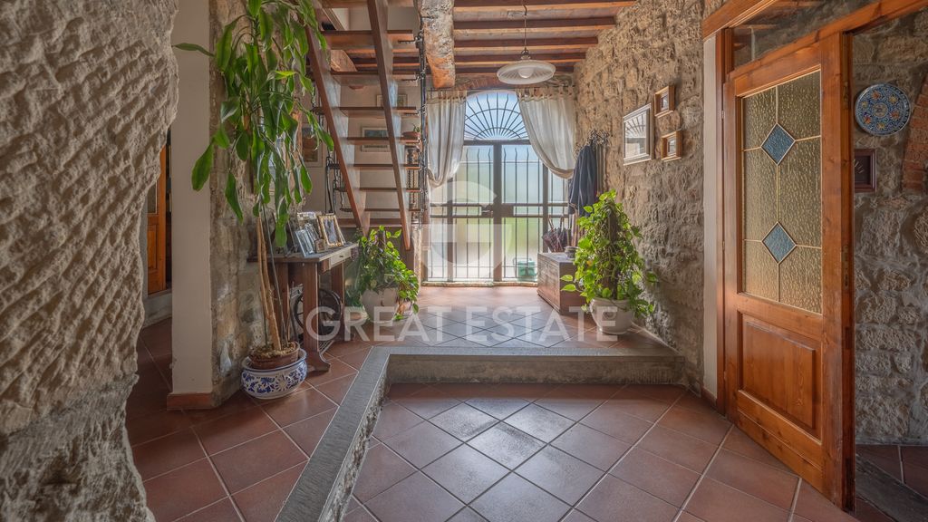 Property photo 2 of 49 Interiors