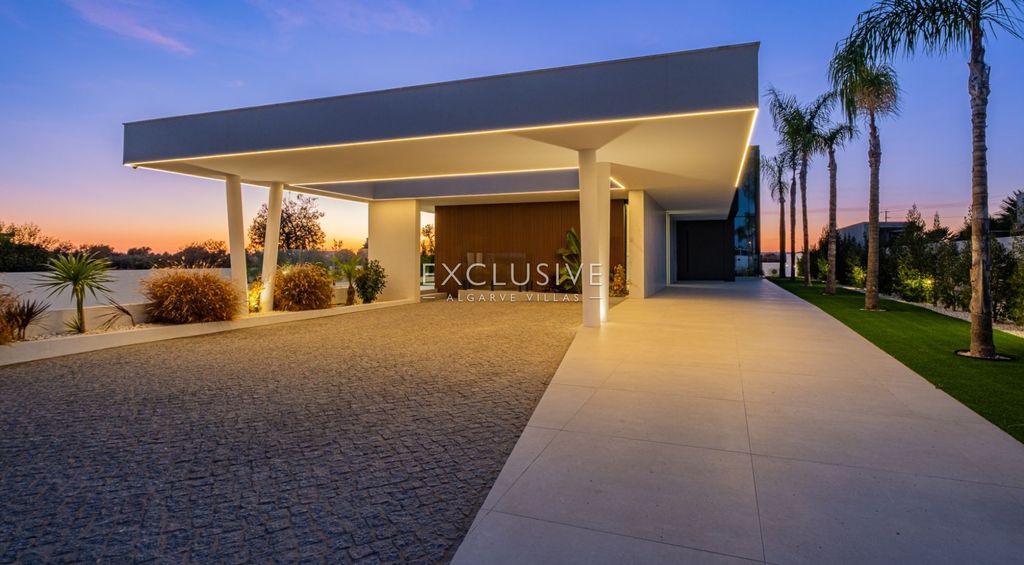 Property photo 2 of 39