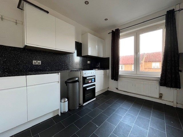 Property photo 3 of 6 Kitchen