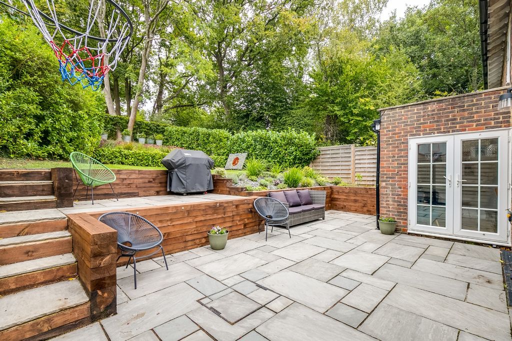 Property photo 3 of 31 4395737