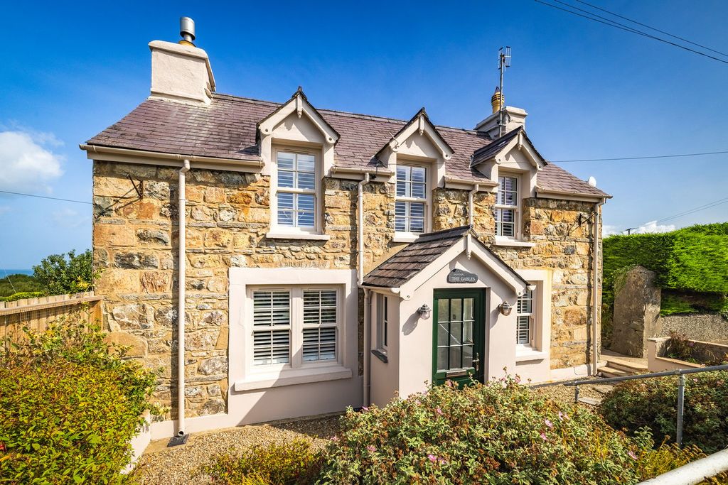 Property photo 2 of 43
