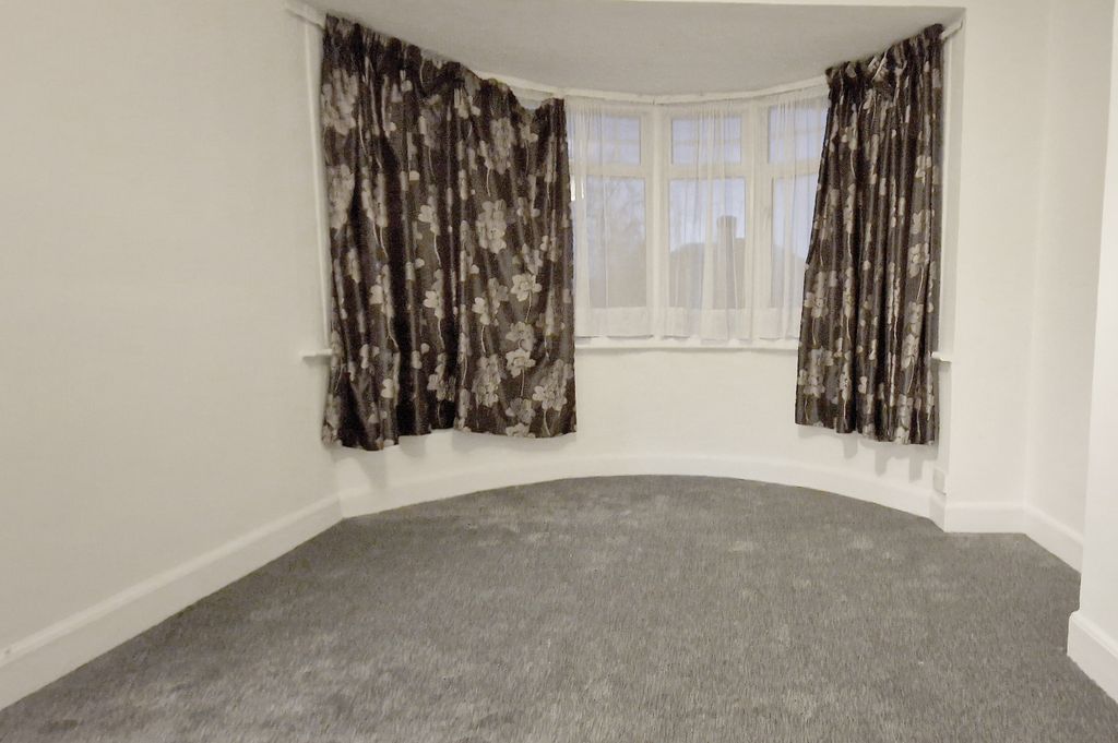 Property photo 3 of 6 Bedroom 1