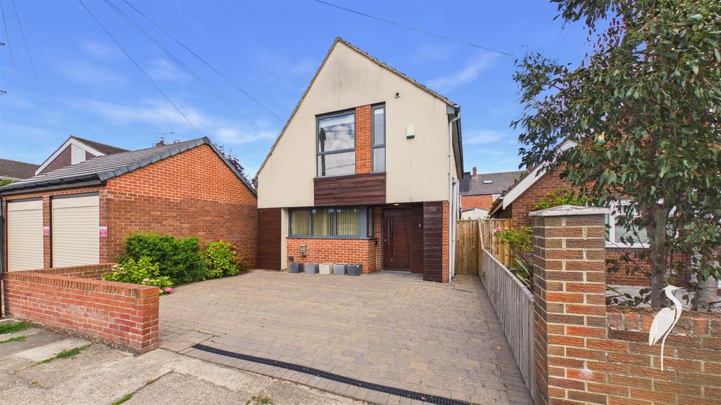 Property photo 1 of 40