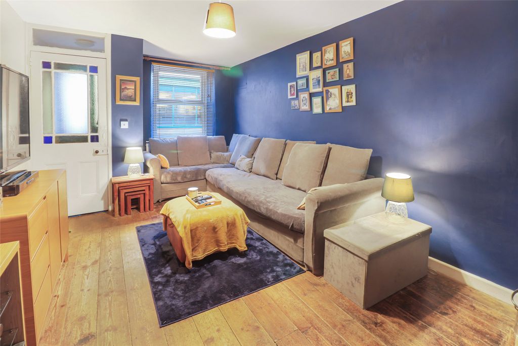 Property photo 2 of 17 Picture No. 24