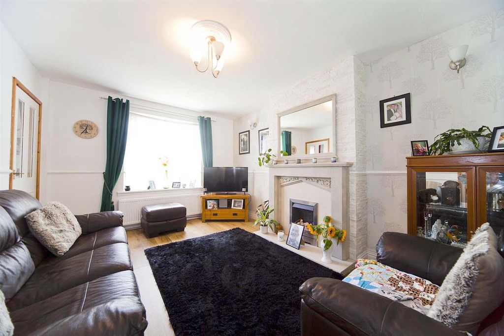 Property photo 3 of 27