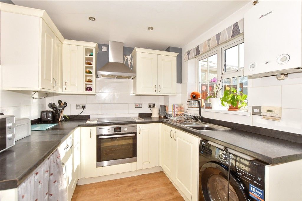 Property photo 2 of 9 Kitchen