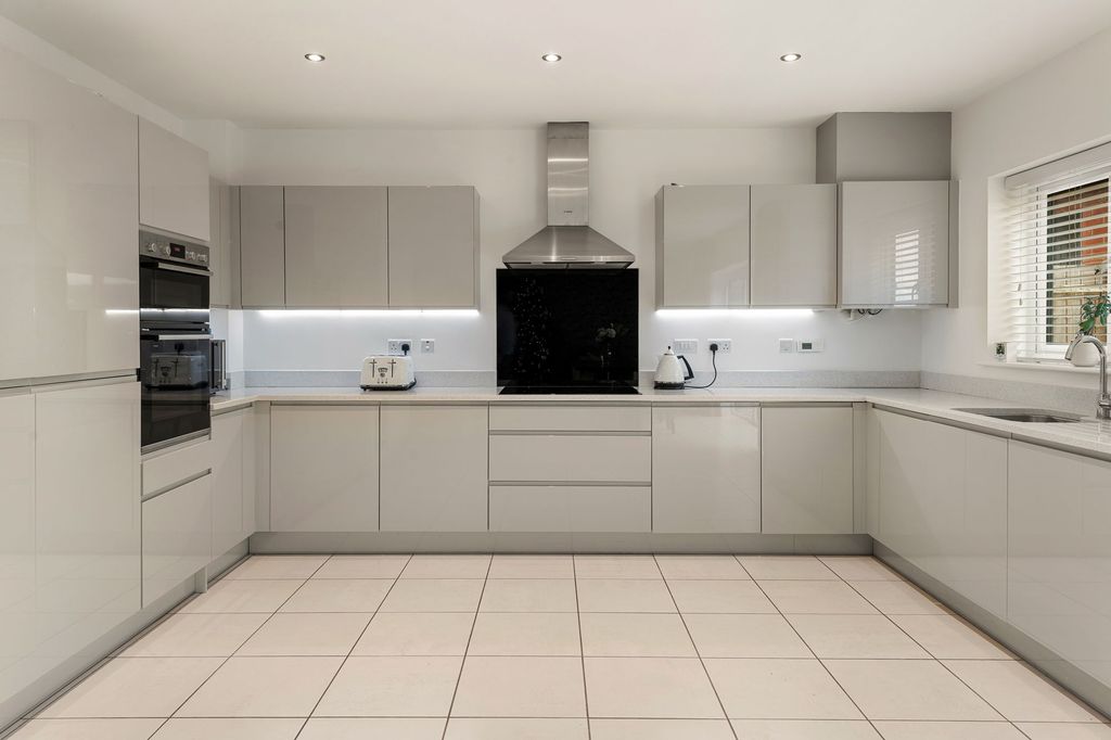 Property photo 2 of 22