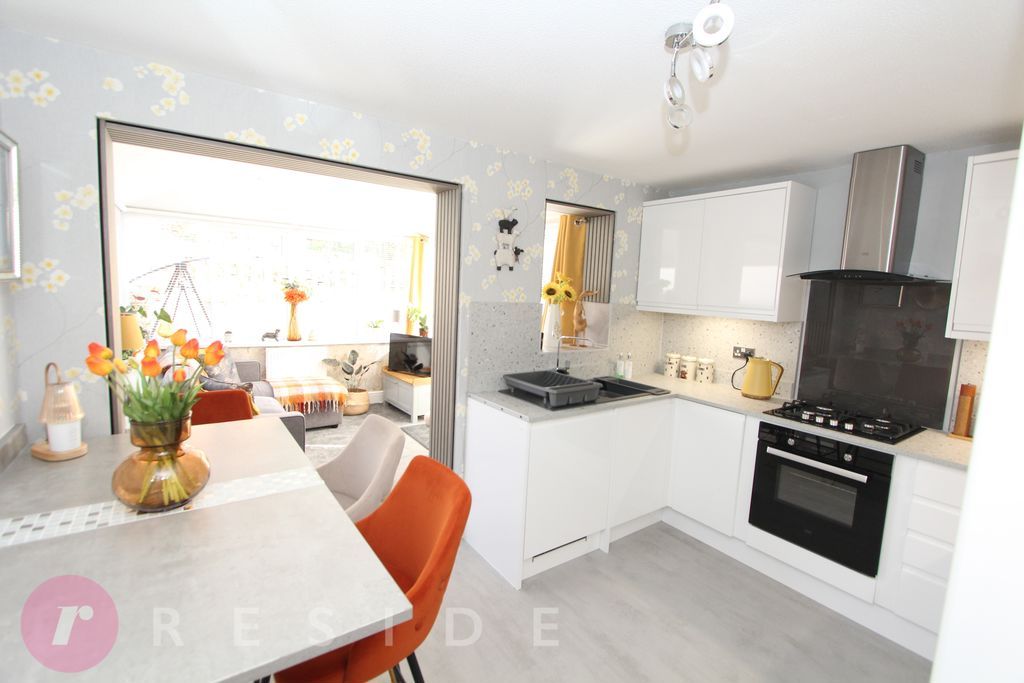 Property photo 3 of 19 Dining Kitchen