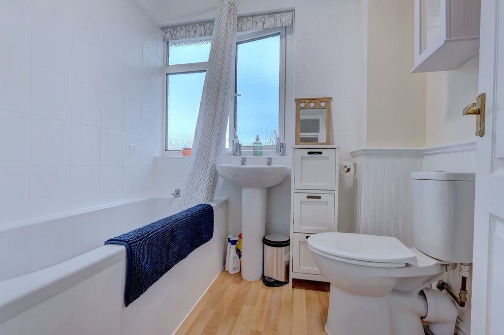 Property photo 3 of 11 Picture No. 12