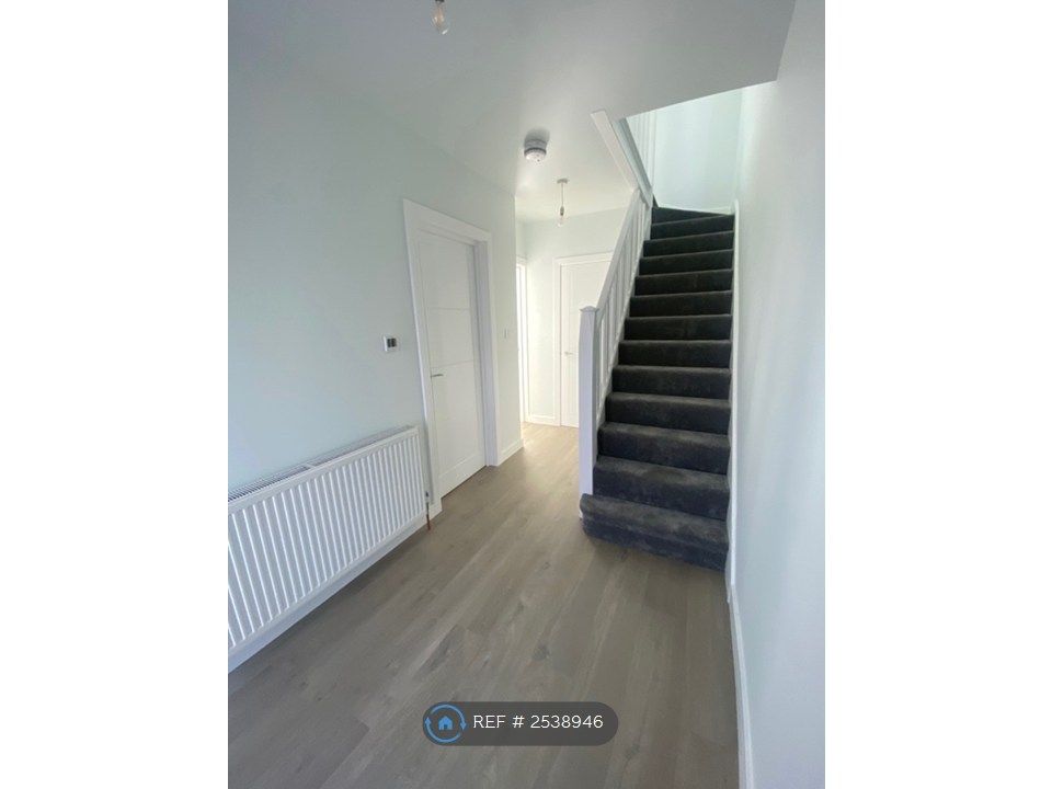 Property photo 2 of 19 Foyer/Hallway