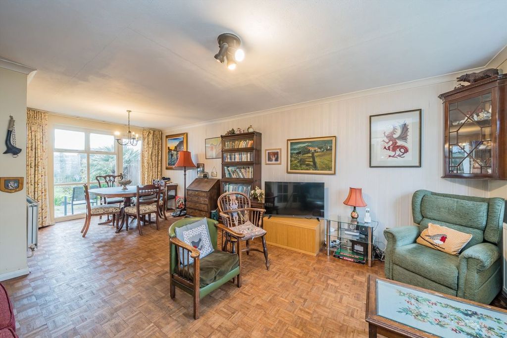 Property photo 2 of 8