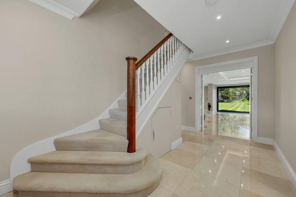 Property photo 2 of 27 Hallway