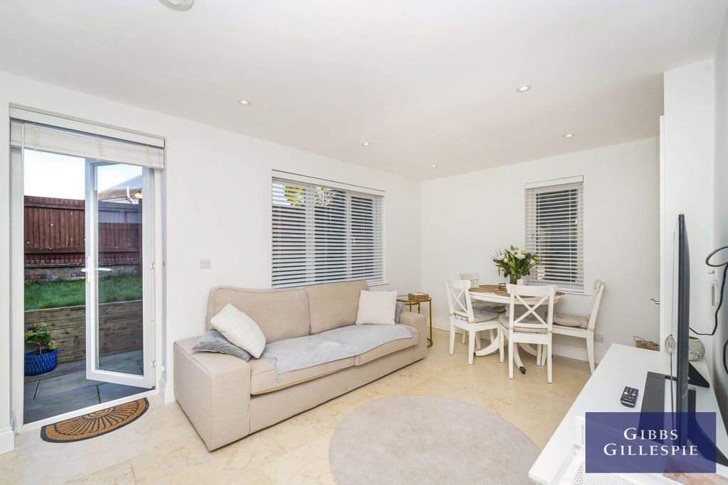 Property photo 3 of 10 3