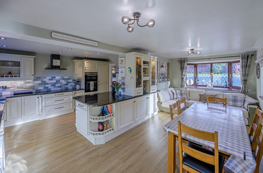 Property photo 2 of 29