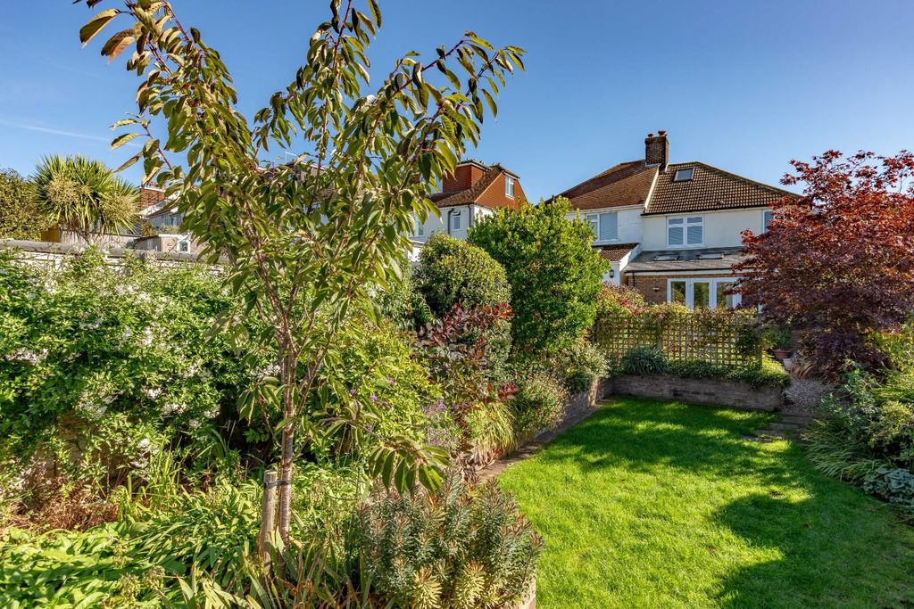 Property photo 2 of 18 Sanyhills-02.Jpg