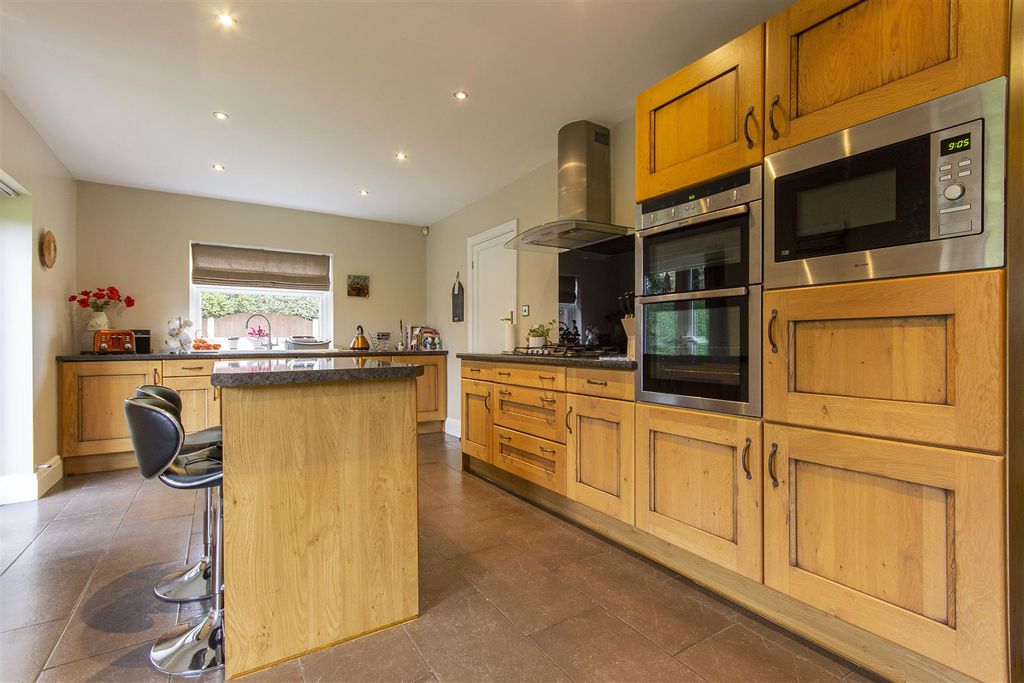 Property photo 2 of 20 Breakfast Kitchen