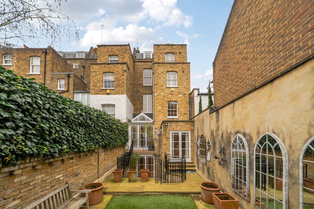 Property photo 3 of 23 Garden