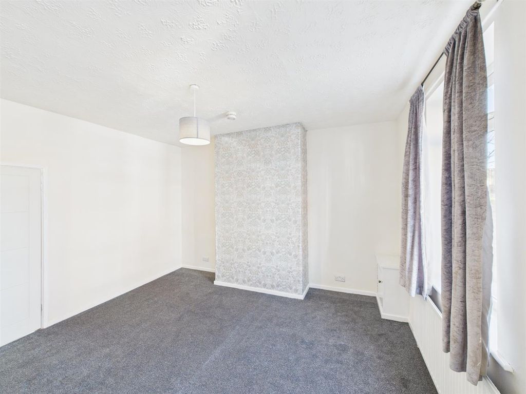 Property photo 3 of 13 Cam01966G0-Pr0325-Still003.Jpg