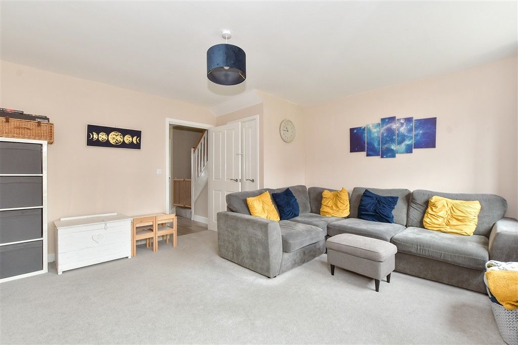 Property photo 3 of 16 Lounge