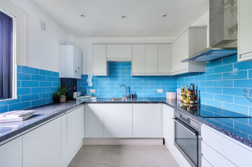 Property photo 2 of 9 Kitchen