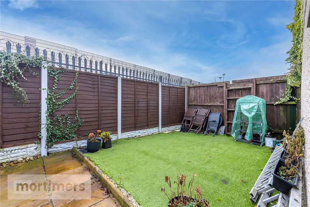 Property photo 2 of 23 Garden