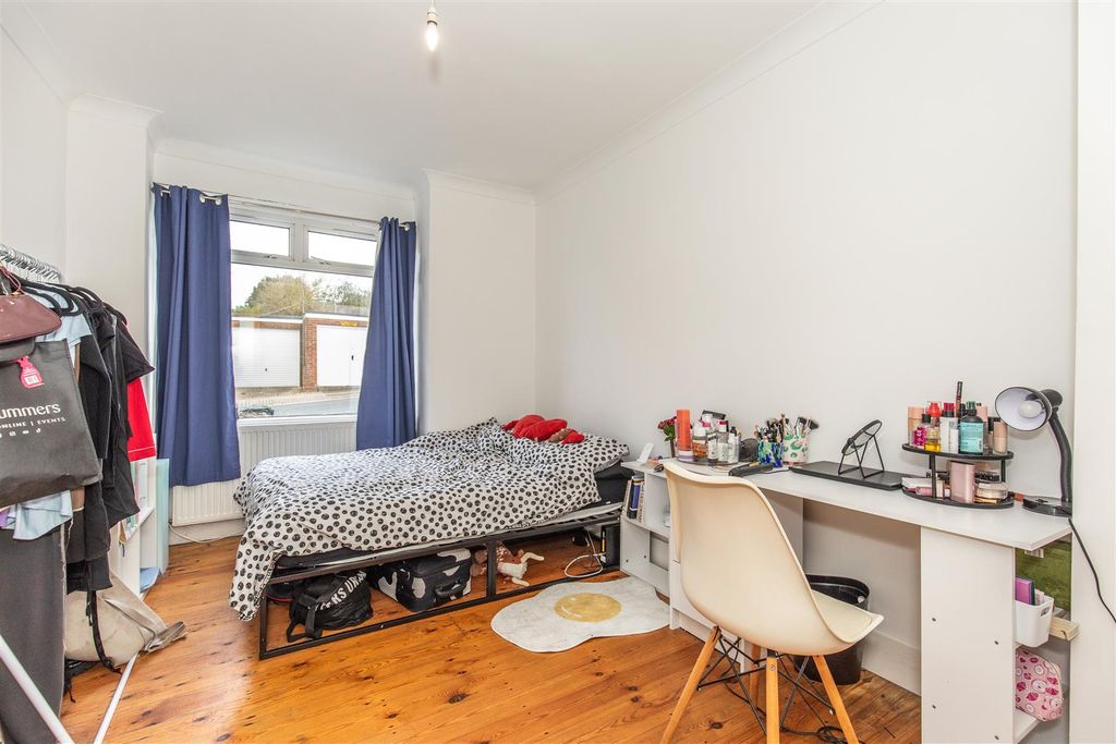 Property photo 3 of 8 Bedroom