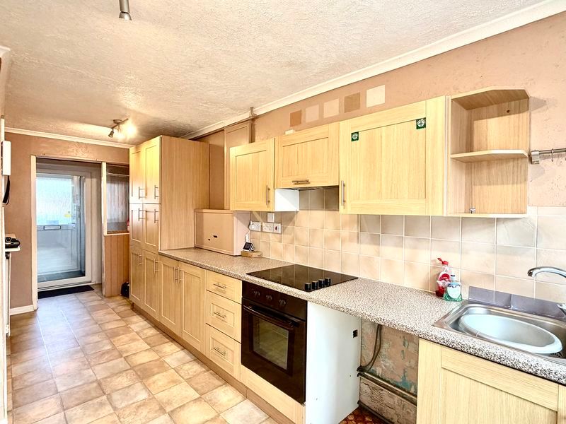 Property photo 2 of 17 Dining Kitchen