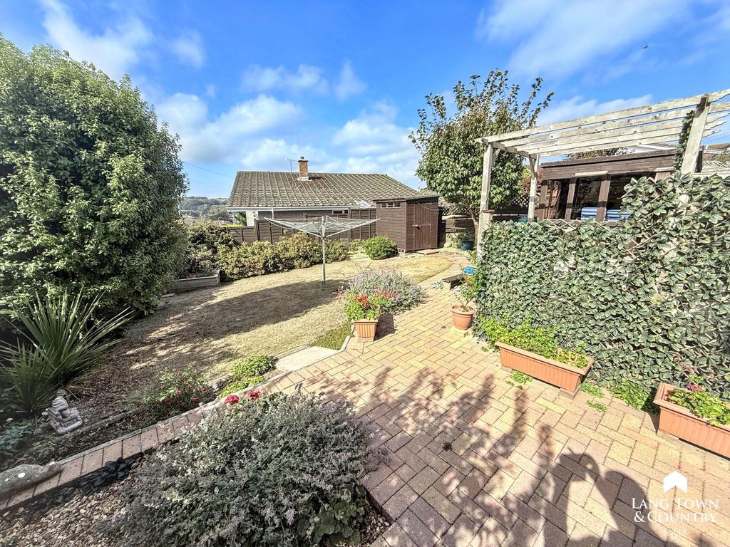 Property photo 3 of 17