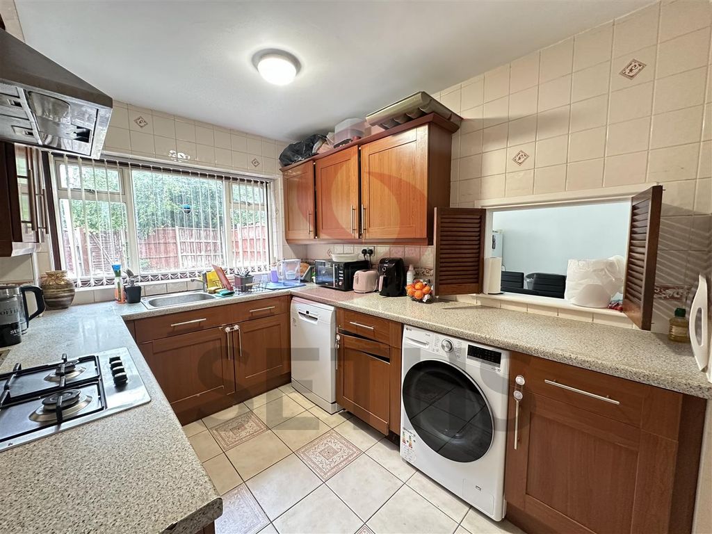 Property photo 2 of 10 Kitchen