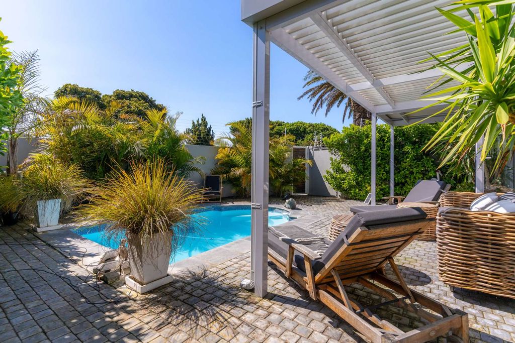 Property photo 3 of 42