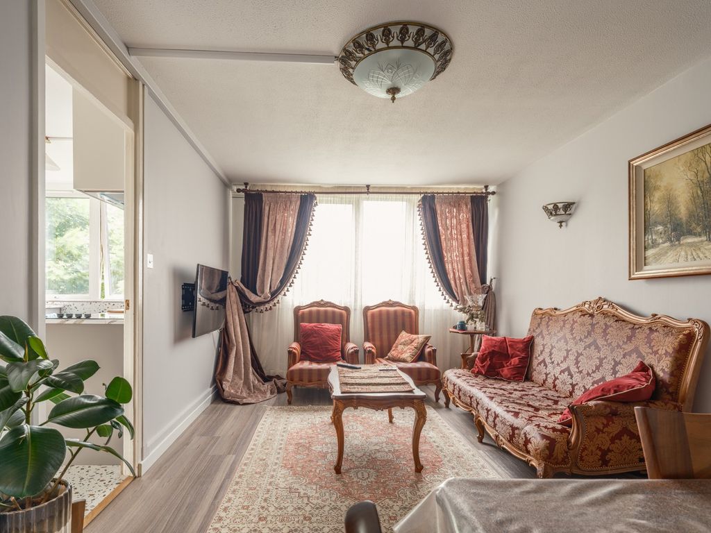 Property photo 2 of 14 5274381