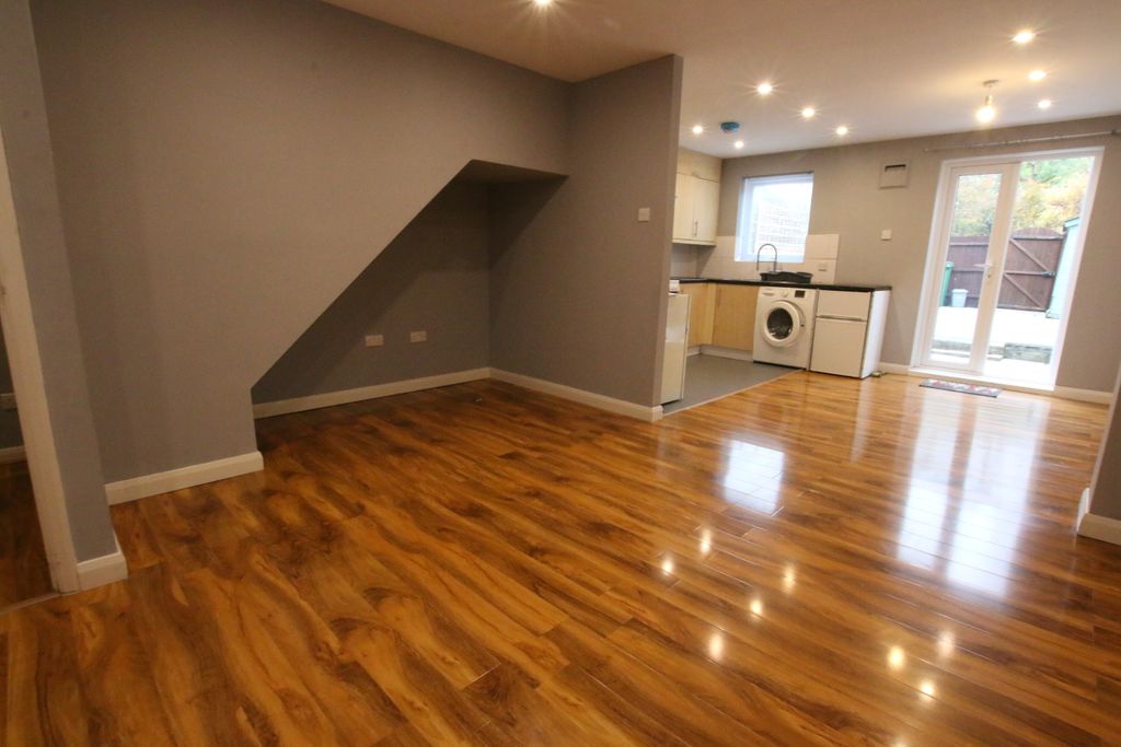 Property photo 3 of 8 Img_9759