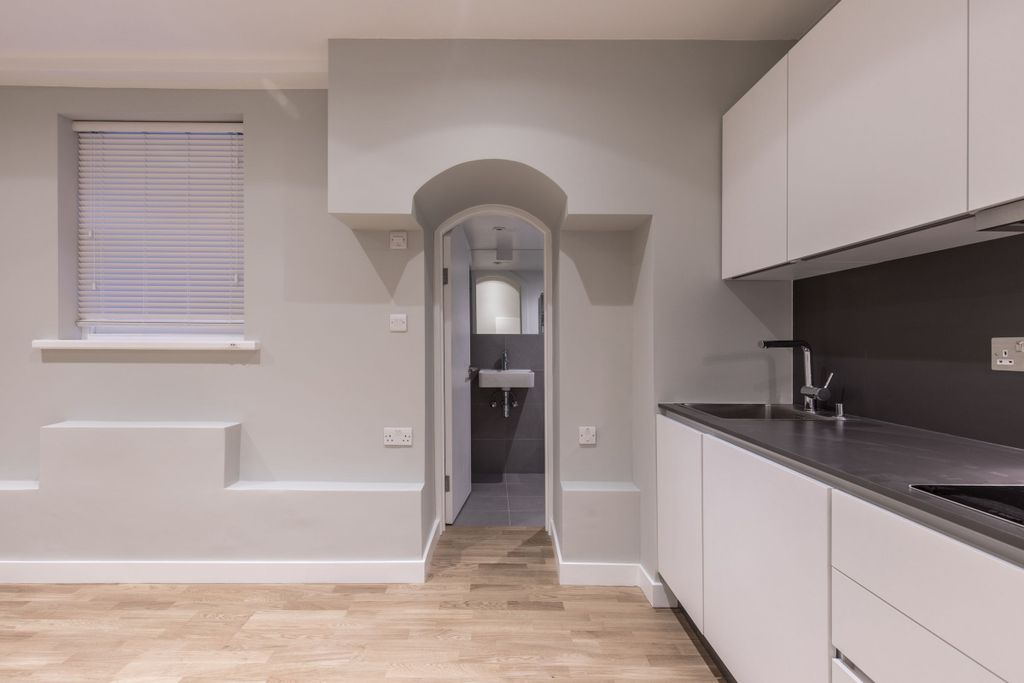 Property photo 3 of 11 Kitchen