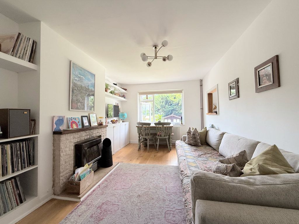 Property photo 2 of 23 4219012