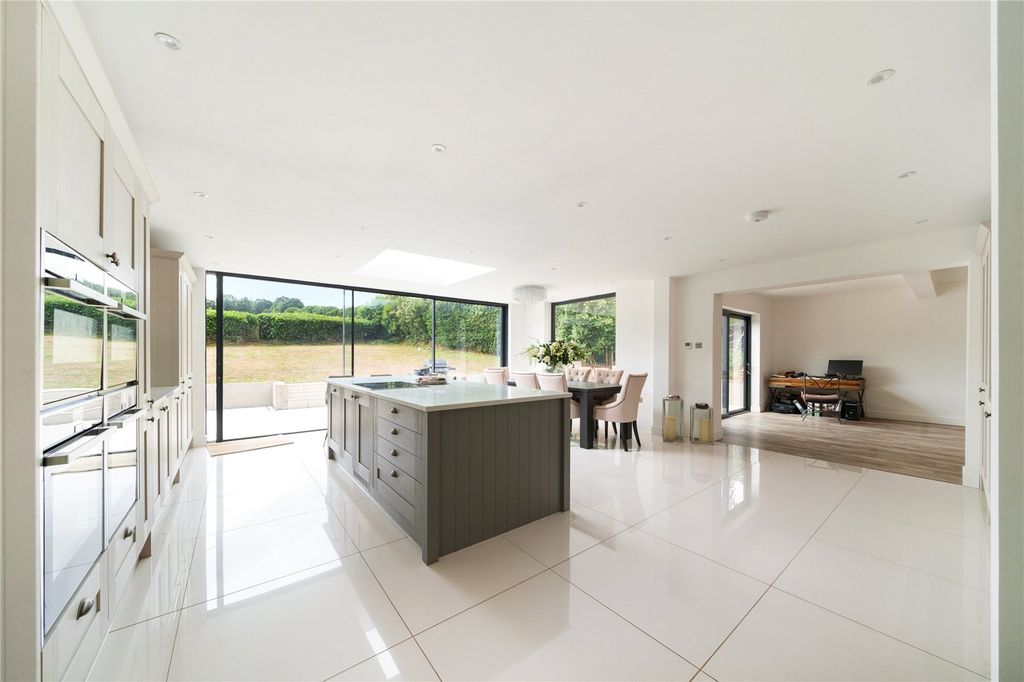 Property photo 2 of 17 Picture No. 09