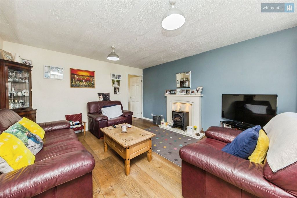 Property photo 2 of 17 Picture No. 01