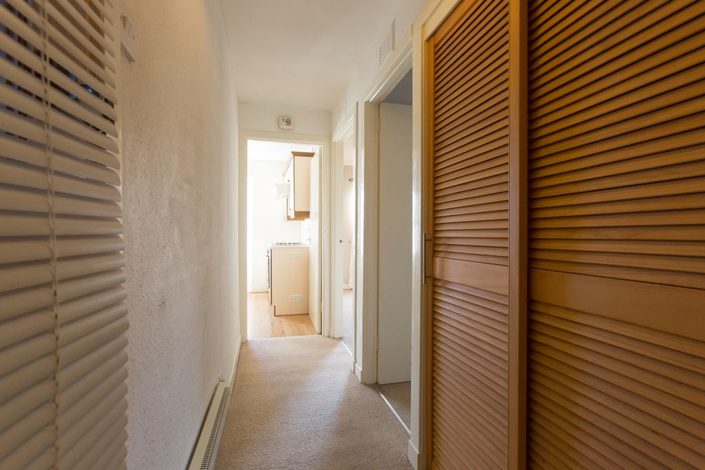 Property photo 2 of 12 Hall