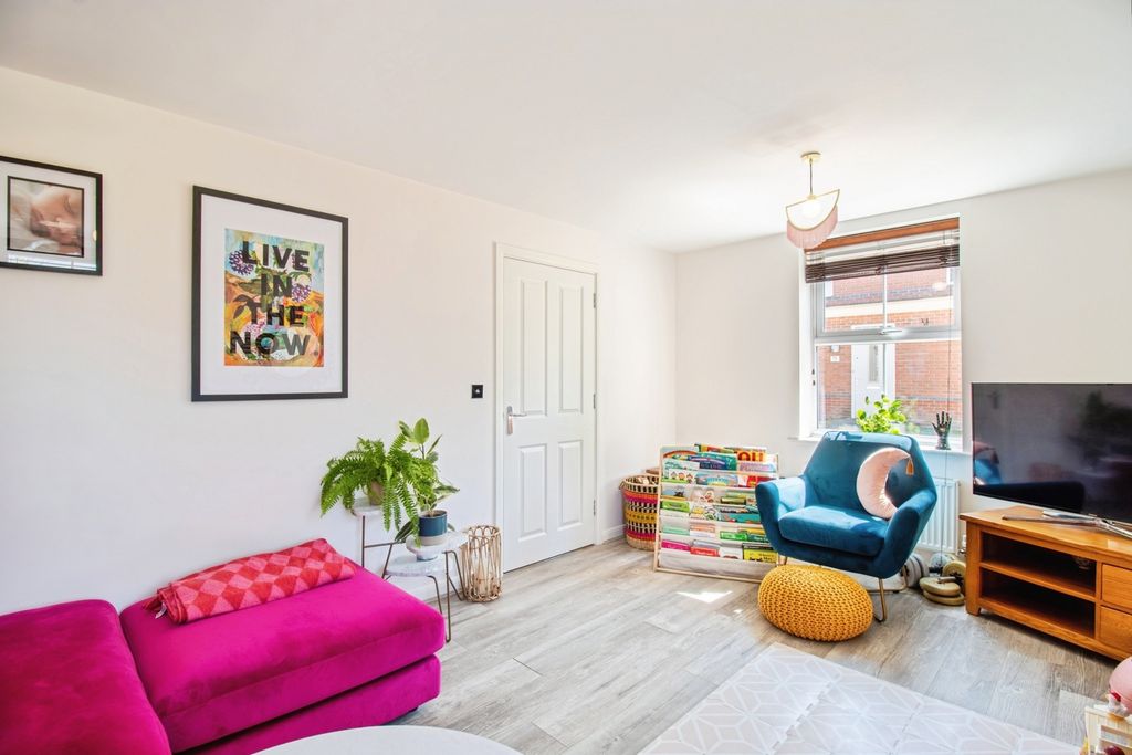 Property photo 3 of 18 Pbox-Img.Jpg
