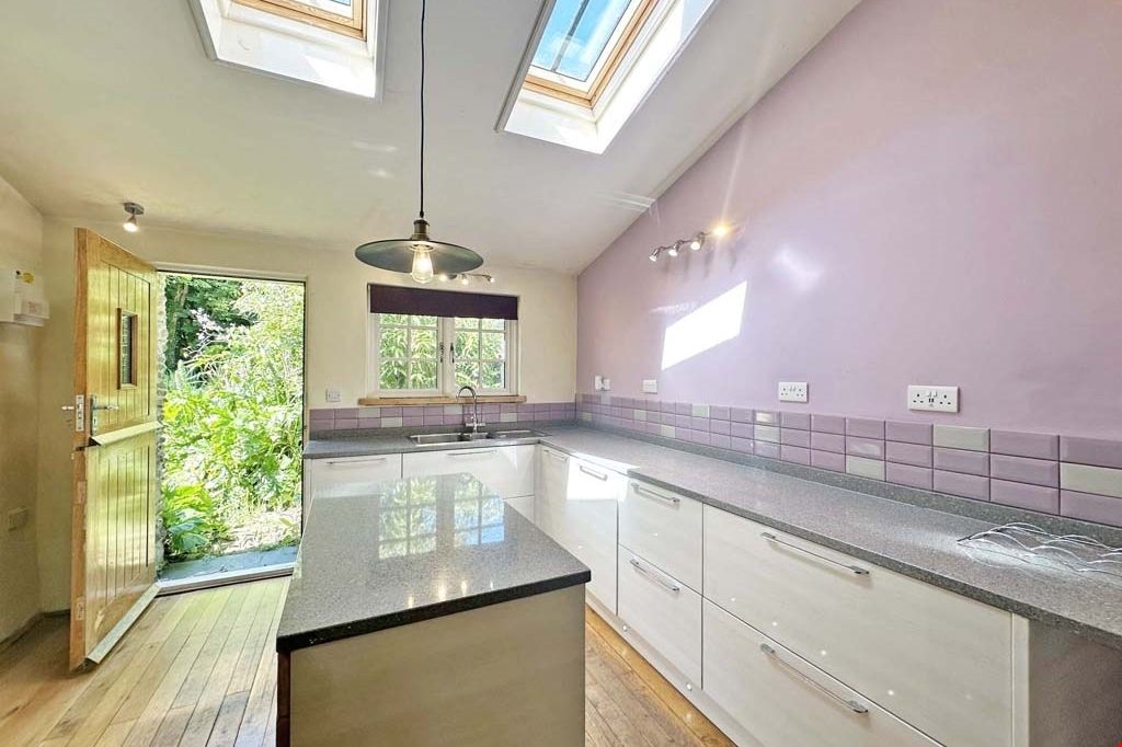 Property photo 3 of 9 3Bf79844-7Ad0-4807-8d81-d99E6E11Aca6