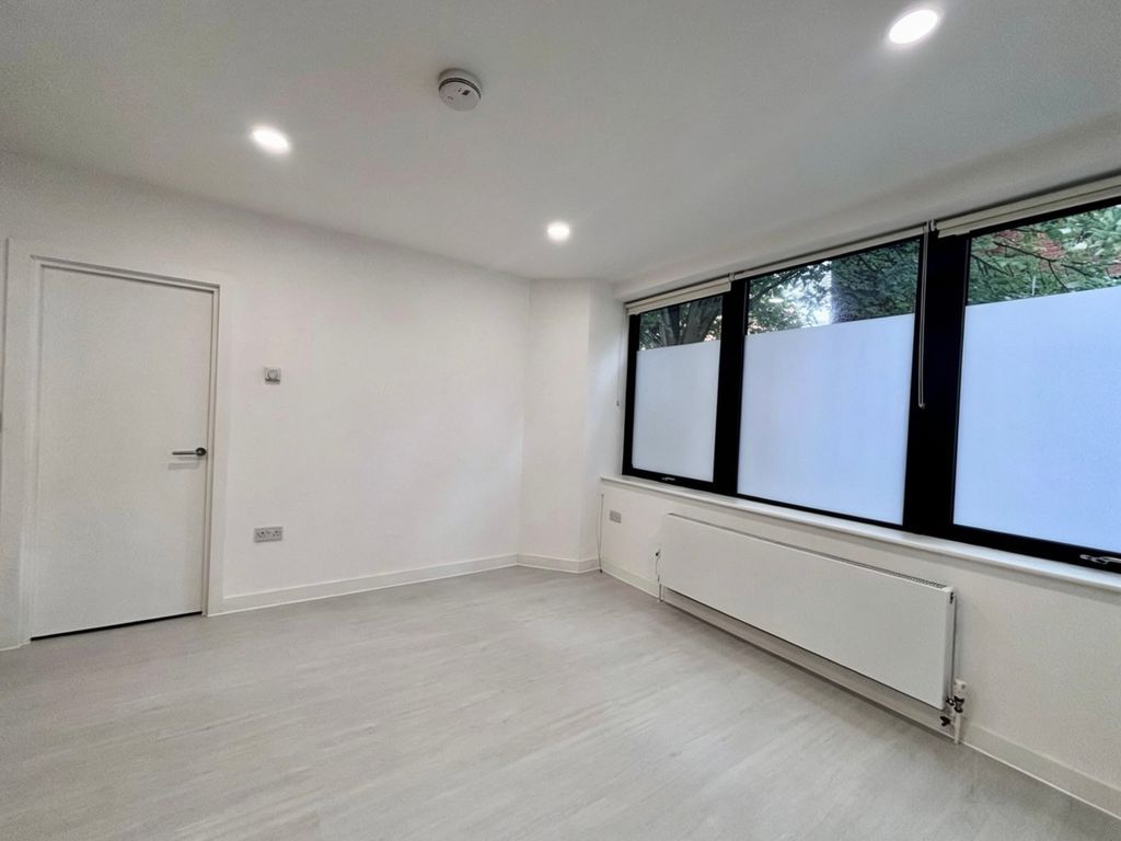 Property photo 2 of 7 3 Langwith - Front Room